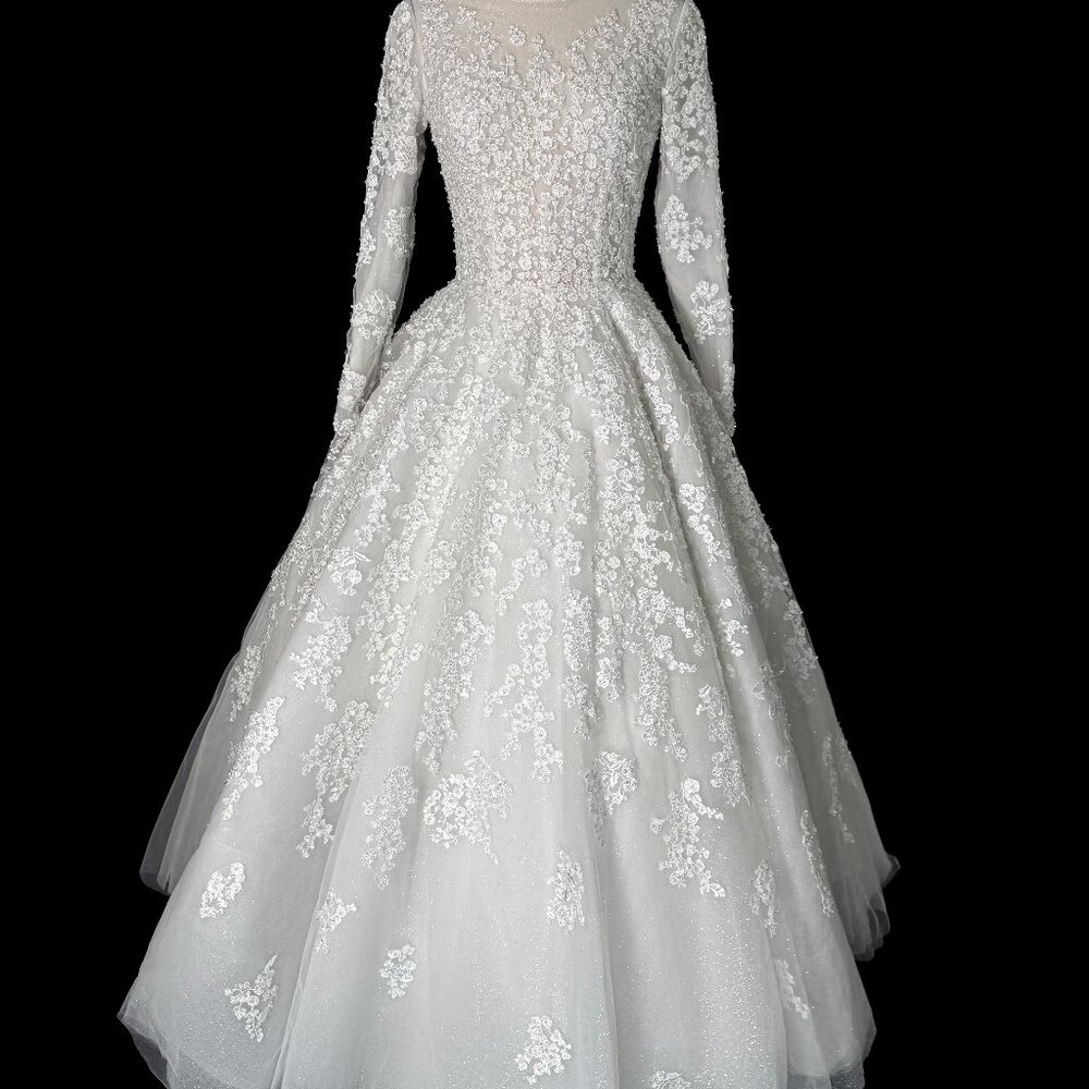 Preloved US 4 Anna Augusta Modest Embroidered Lace Crystals attached Bridal Gown